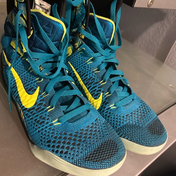 Kobe Bryant elite 9 Nike Blue and Yellow Athletic Shoes